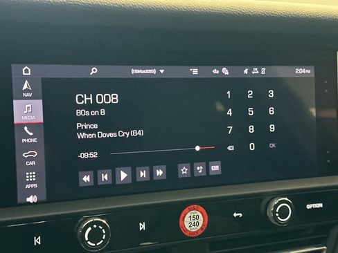 Certified 2025 Porsche Macan AWD/4WD image 20