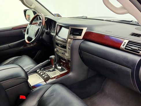 Used 2013 Lexus LX 570 4WD w/ Luxury Pkg image 27