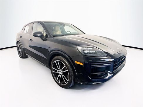 Used 2025 Porsche Cayenne Turbo AWD/4WD image 2