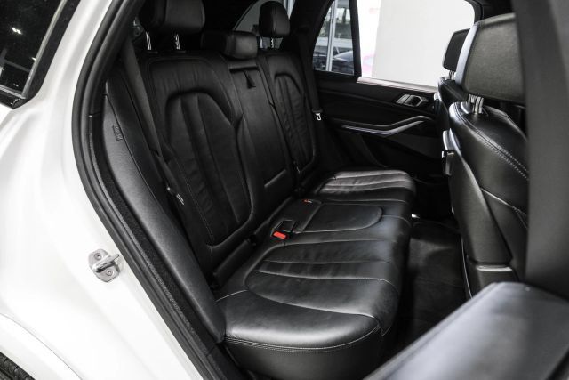 Used 2020 BMW X5 M50i AWD/4WD image 31