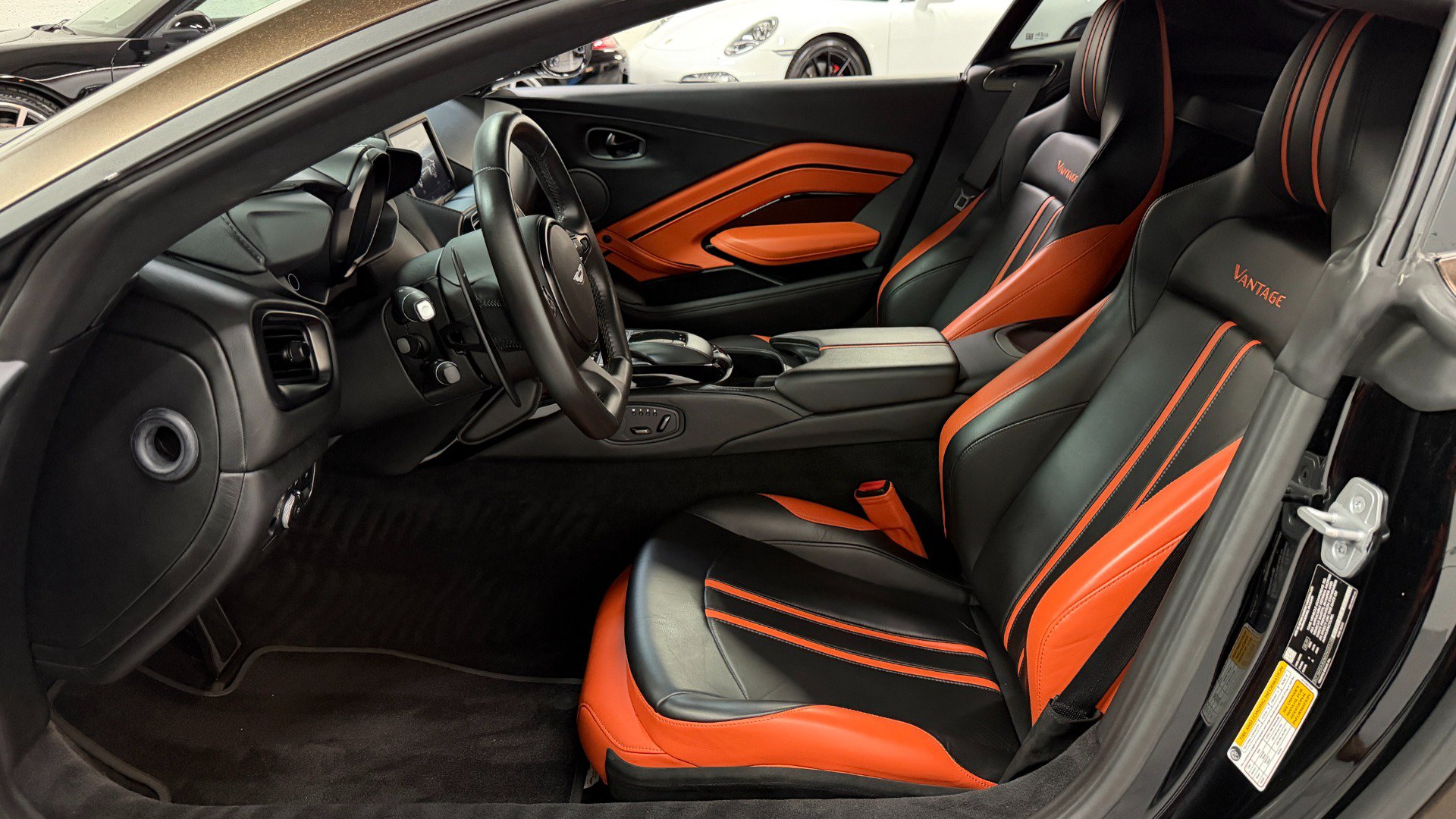 Used 2021 Aston Martin V8 Vantage Coupe RWD image 34