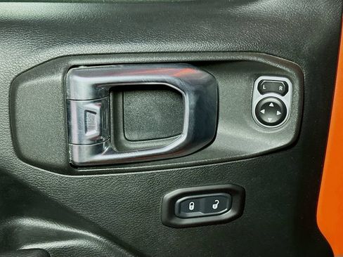 Used 2018 Jeep Wrangler Unlimited Sport S AWD/4WD image 18