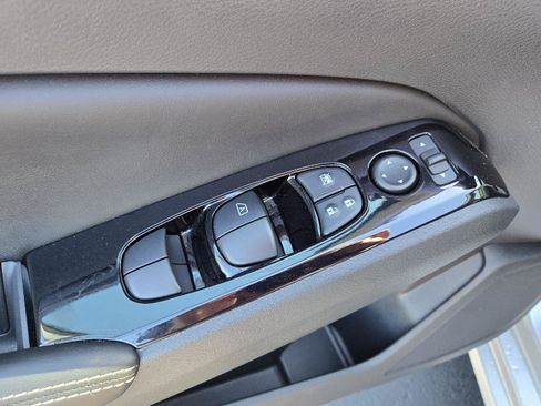 Used 2025 Nissan Altima 2.5 SL FWD image 14