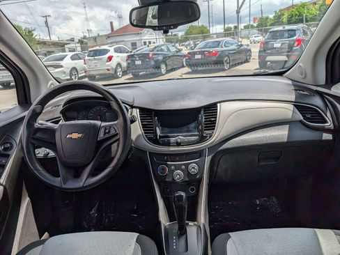 Used 2019 Chevrolet Trax LS FWD image 14