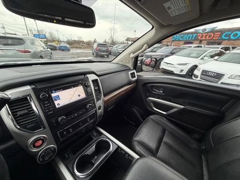 Used 2018 Nissan Titan SL image 21
