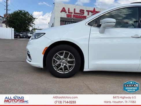 Used 2022 Chrysler Pacifica Touring FWD image 5