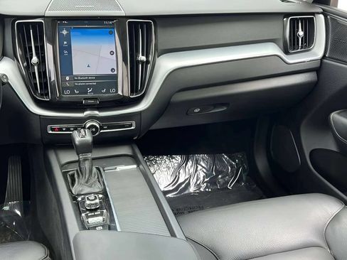Used 2019 Volvo XC60 T6 Momentum w/ Protection Package Premier AWD/4WD image 18