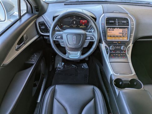 Used 2019 Lincoln Nautilus Premier image 12