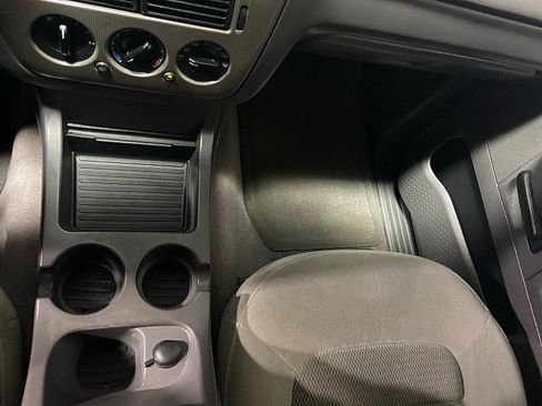 Used 2004 Ford Explorer XLT image 29