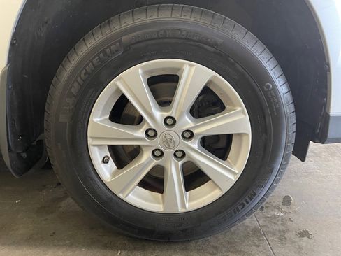 Used 2012 Toyota Highlander SE w/ Tow Pkg image 16