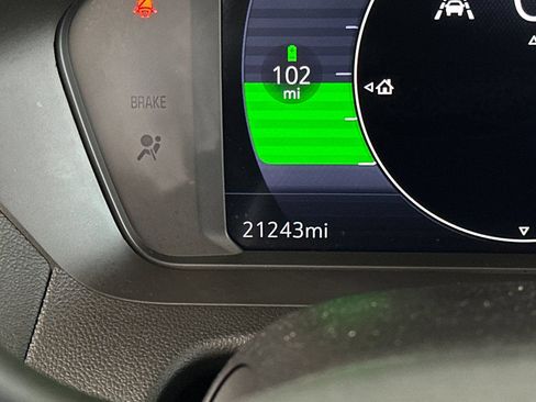 Used 2023 Chevrolet Bolt EUV LT FWD image 33