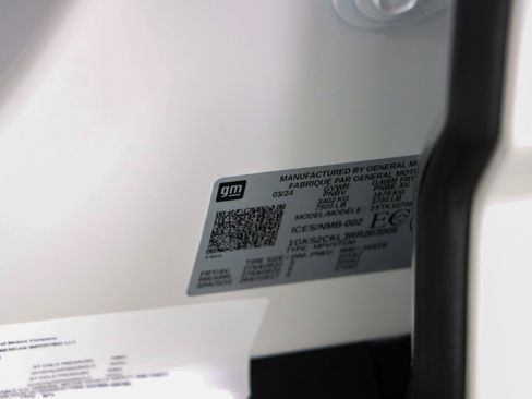 Used 2024 GMC Yukon AT4 w/ Technology Package image 39