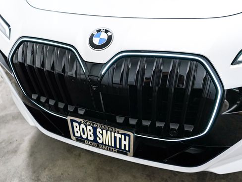 Used 2025 BMW 740i w/ Premium Package RWD image 10