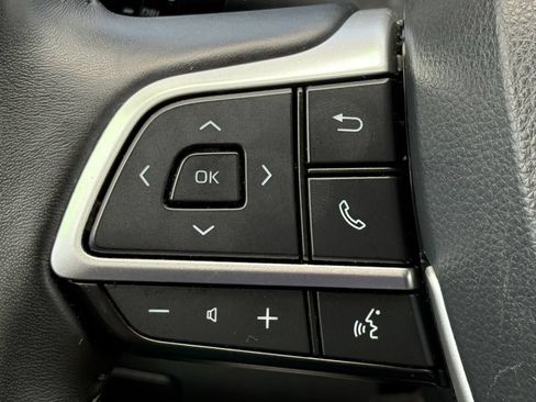 Used 2023 Toyota Highlander LE FWD image 22