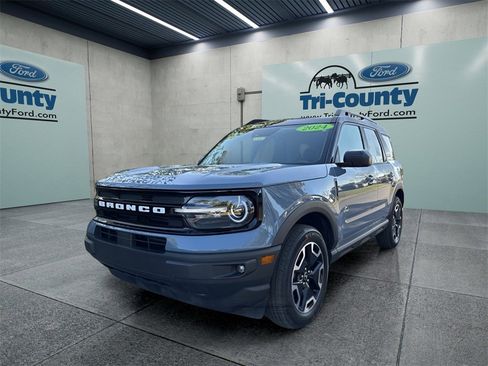 Used 2024 Ford Bronco Sport Outer Banks w/ Tech Package image 3