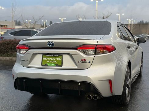 Used 2024 Toyota Corolla SE w/ SE Package image 5