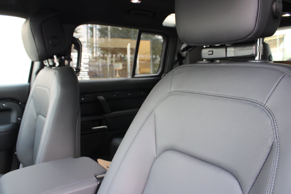 New 2026 Land Rover Defender 110 S AWD/4WD image 7