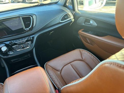 Used 2024 Chrysler Pacifica Pinnacle w/ Trailer Tow Group image 16