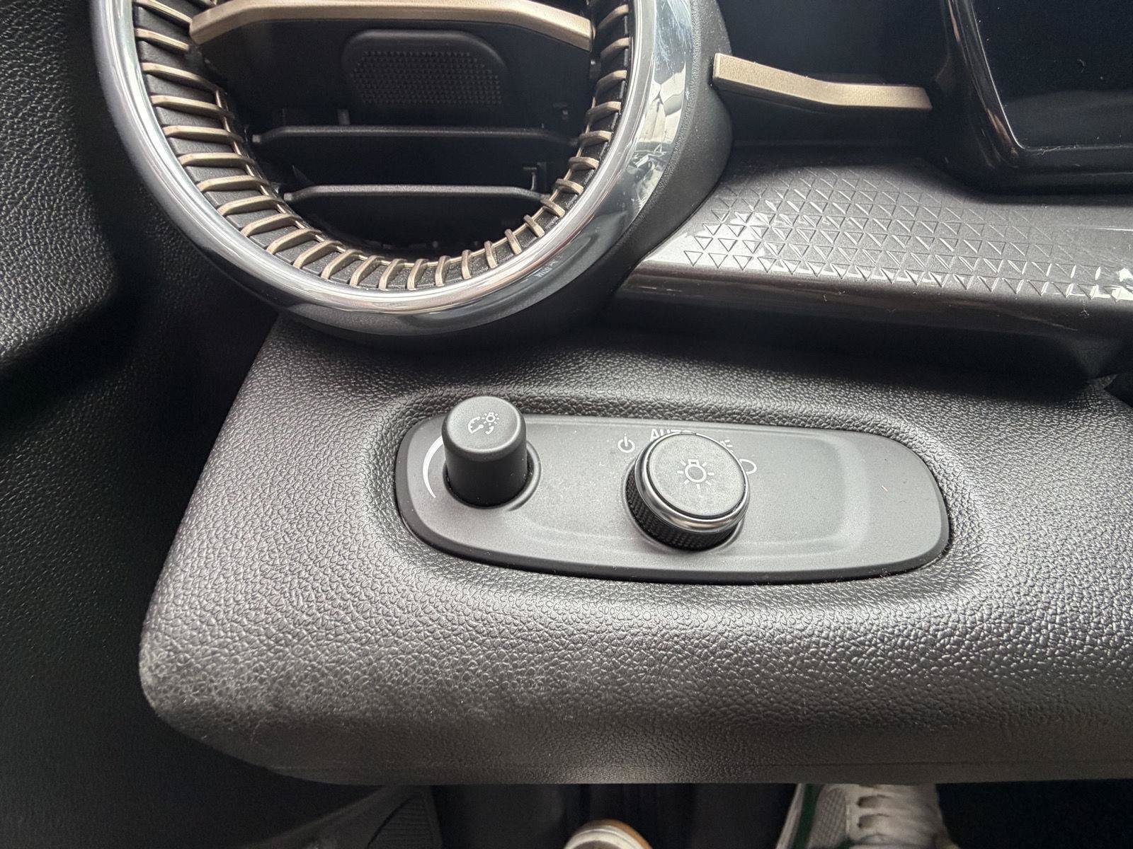 Used 2024 Chevrolet Trax ACTIV w/ Sunroof Package FWD image 15