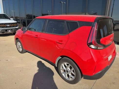Used 2023 Kia Soul LX w/ LX Technology Package image 5