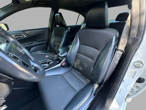 Used 2017 Honda Accord Sport image 33