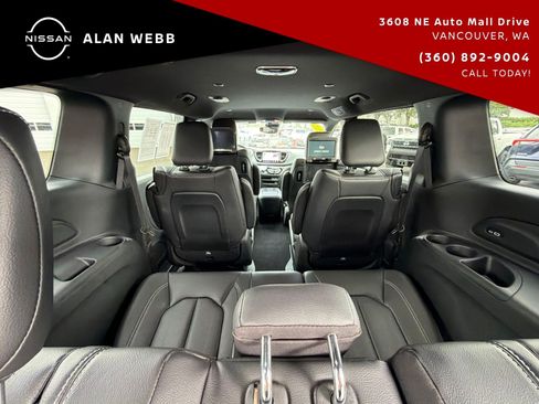 Used 2022 Chrysler Pacifica Touring-L w/ Uconnect Theater Family Group FWD image 32