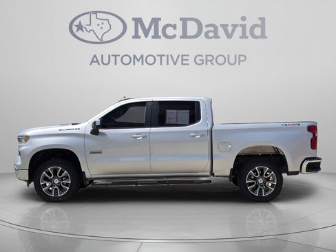Used 2022 Chevrolet Silverado 1500 LT AWD/4WD image 2