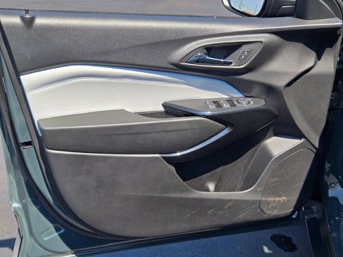 Certified 2025 Chevrolet Trax LT FWD image 19