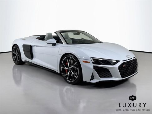 Used 2021 Audi R8 V10 w/ Premium Package image 4