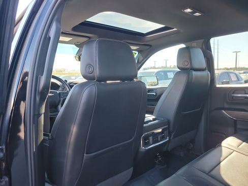 Used 2022 Chevrolet Silverado 1500 High Country w/ Technology Package image 13