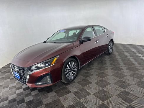Used 2025 Nissan Altima 2.5 SV FWD image 5