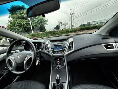 Used 2015 Hyundai Elantra Sedan FWD image 18
