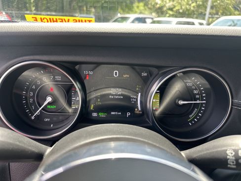 Used 2023 Jeep Wrangler Unlimited Sahara AWD/4WD image 30
