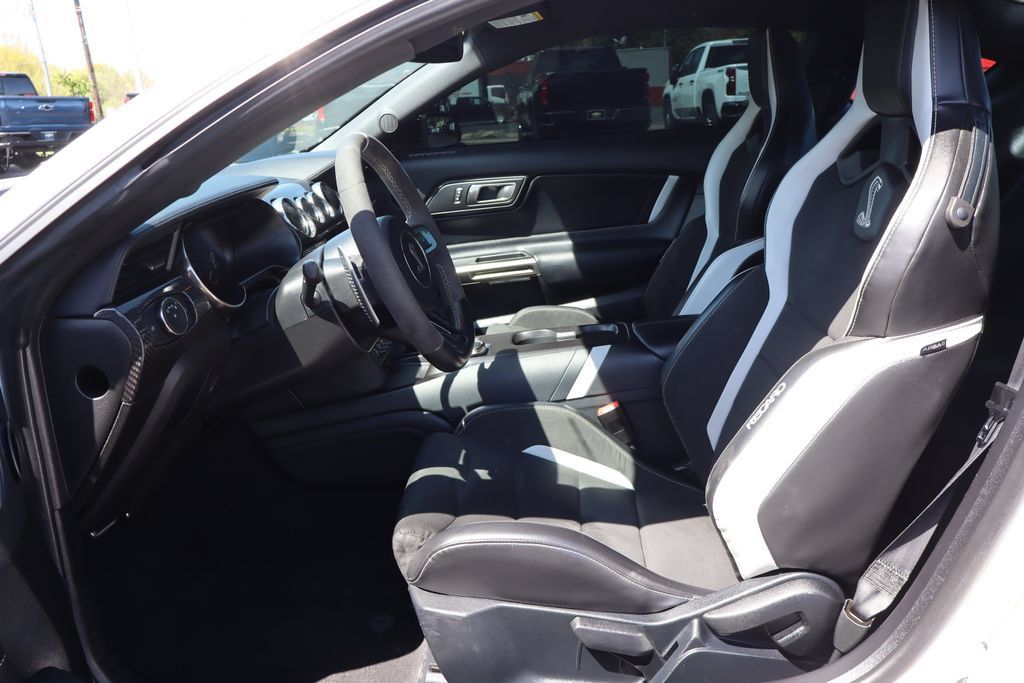 Used 2021 Ford Mustang Shelby GT500 w/ Carbon Fiber Track Pack RWD image 4