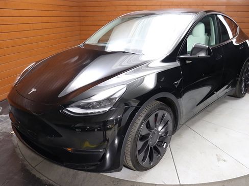 Used 2023 Tesla Model Y Performance image 17