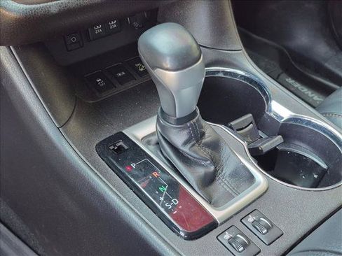 Used 2018 Toyota Highlander XLE AWD/4WD image 11