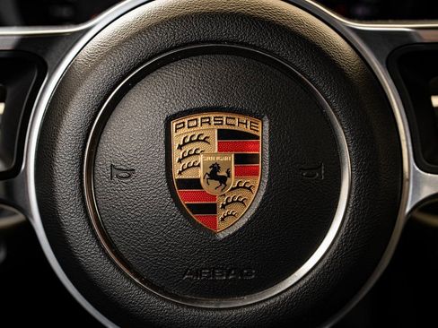 Used 2021 Porsche 718 Boxster RWD image 32