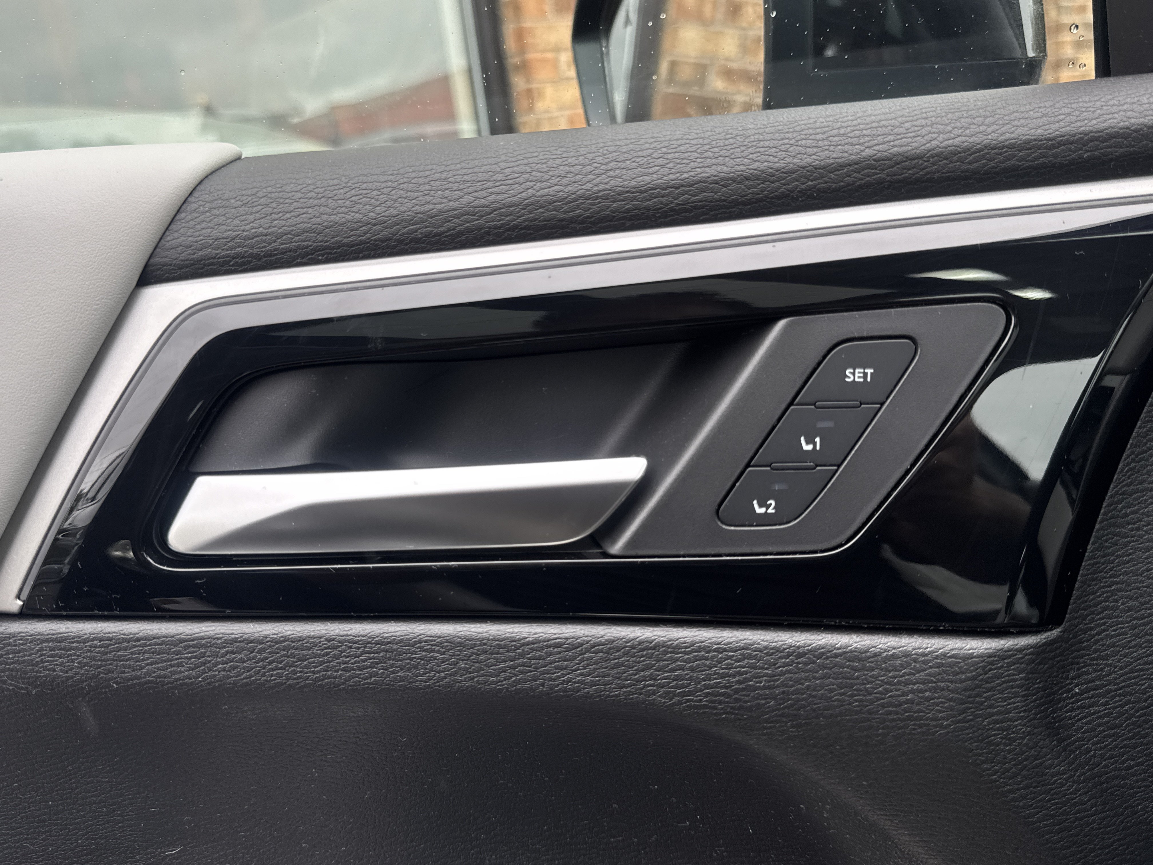 Used 2024 Mitsubishi Outlander SEL AWD/4WD image 24