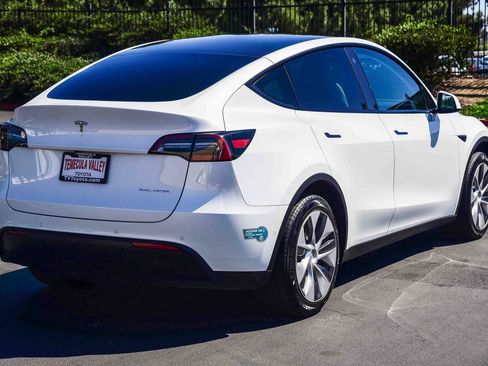 Used 2021 Tesla Model Y Long Range image 7