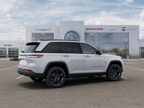 New 2025 Jeep Grand Cherokee Limited w/ Black Appearance Package AWD/4WD image 4