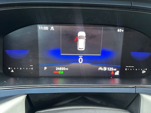 Used 2023 Volkswagen Taos SE w/ Panoramic Sunroof Package image 8