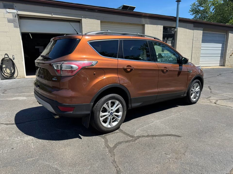 Used 2017 Ford Escape SE w/ SE Leather Comfort Package AWD/4WD image 6