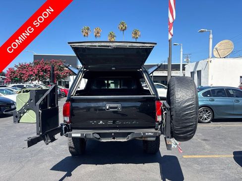 Used 2017 Toyota Tacoma TRD Off-Road AWD/4WD image 11