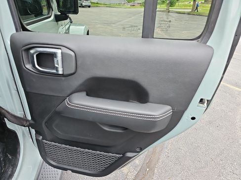 Used 2023 Jeep Wrangler Unlimited Sahara w/ Cold Weather Group AWD/4WD image 18
