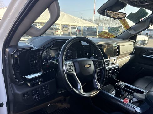 Used 2022 Chevrolet Silverado 1500 LTZ w/ LTZ Premium Package image 9
