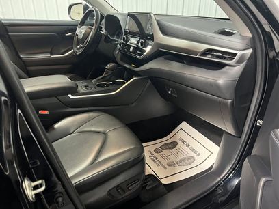 Used 2023 Toyota Highlander XLE