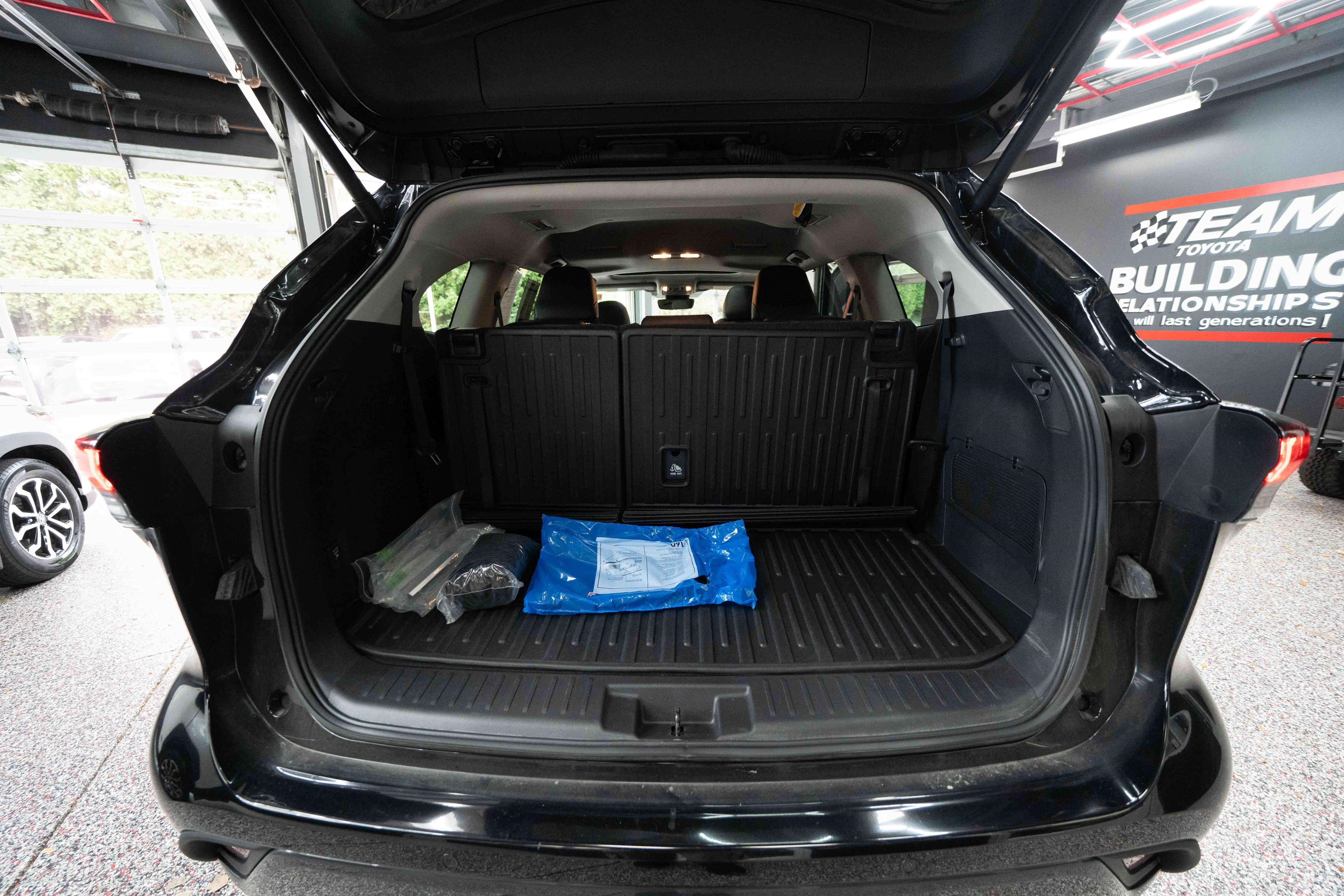 Used 2026 Toyota Highlander Limited AWD/4WD image 30
