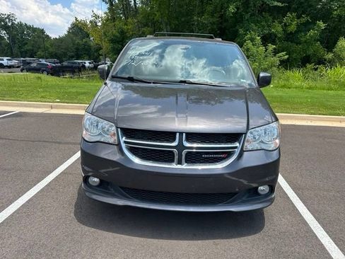 Used 2019 Dodge Grand Caravan SXT FWD image 3