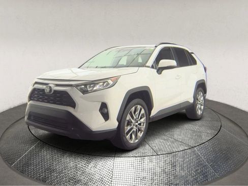 Used 2019 Toyota RAV4 XLE Premium w/ Cold Weather Package FWD image 3