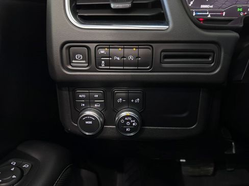 Certified 2023 GMC Yukon XL SLT AWD/4WD image 27